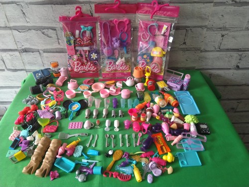 Large mixed bundle barbie - of,