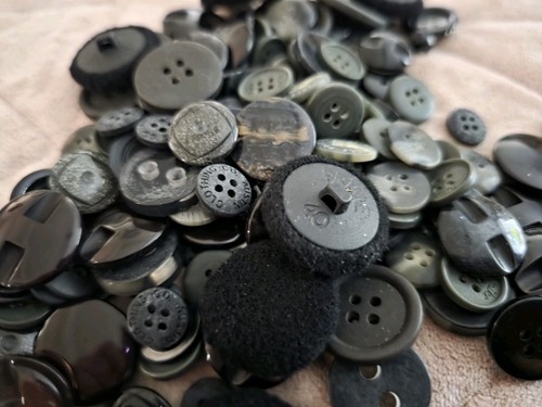 200 bulk lot bag - of, buttons
