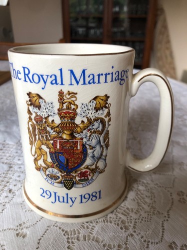 Royal wedding 12cm tall - 12cm,