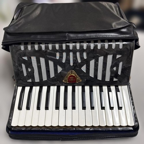 Tombo accordion 211 keys - accordion, no.211