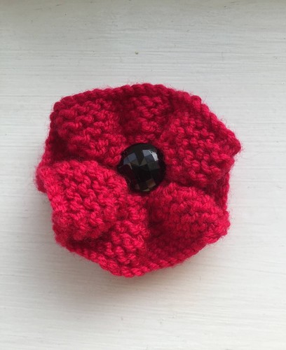 Red knitted poppy brooch - red,