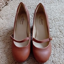 Hush Puppies Size 4 wide
