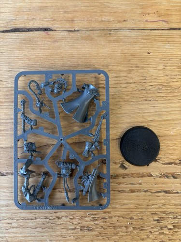 Skitarii marshal new - skitarii,