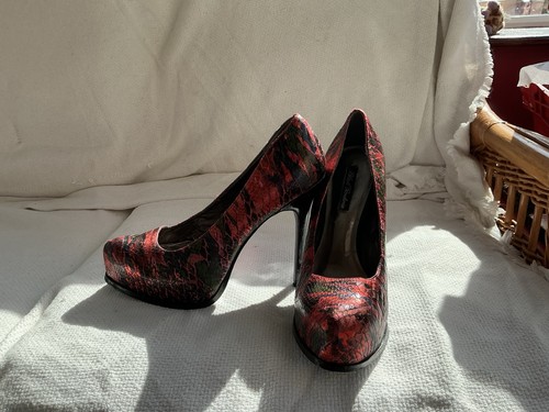 Black gardenia red snakeskin - black,