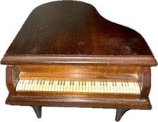 VTG REUGE Baby Grand Piano