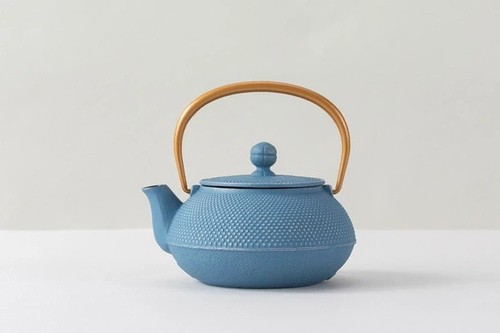 Iwachu nambu cast iron teapot - cast,