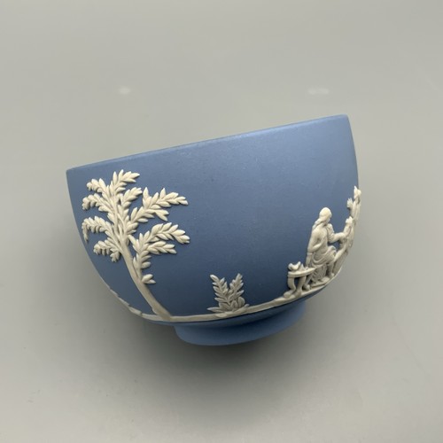 Wedgwood jasperware blue round - blue,