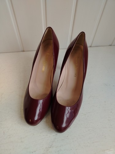 Russell bromley court - russell, &