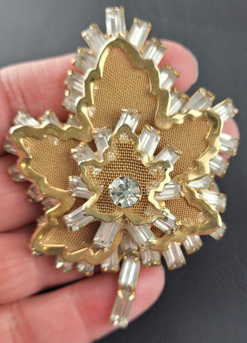 Vintage leaf brooch gold - leaf,