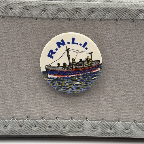 Pin badge round - r.n.l.i.,