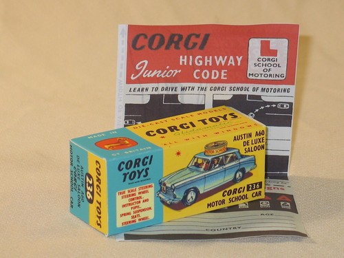 Corgi toys 236 - motor, school