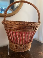 Tall wicker basket with lid - Upside down cone cyclinder style