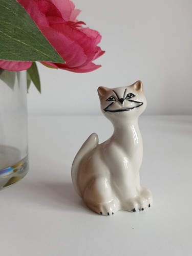 Vintage smiling cat - smiling,