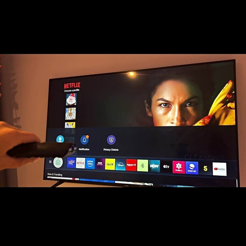Preowned 50in qled uhd - preowned,