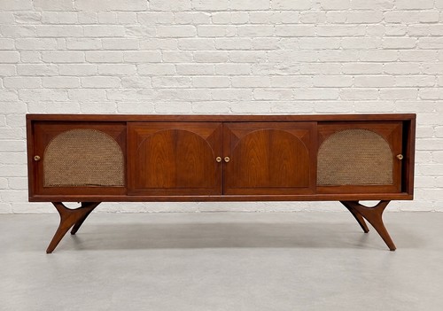 Long low mid century modern - +,