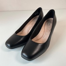 Clarks Womens Black Court Shoes Size 5.5 Heels Ultimate Comfort Collection