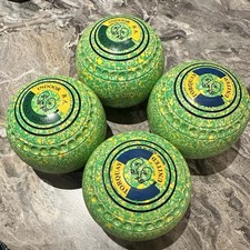Vector Vs Lawn Bowls Size 5