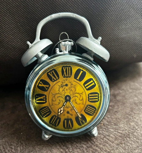 Metal silver finish analogue - metal,