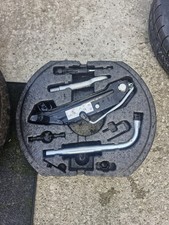 VOLKSWAGEN SCIROCCO/Audi A3 Cabriolet 8P Spare Wheel Well Tool Kit  