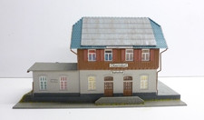 OO 00 HO gauge station building with platform & part replaced roof Pola