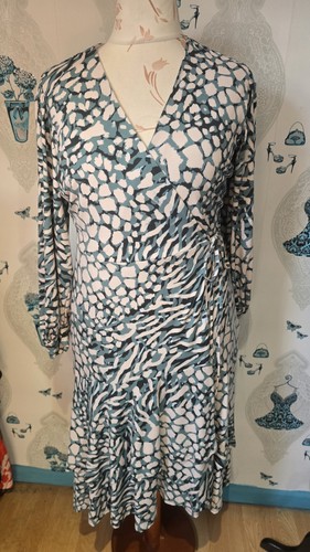 Gorgeous green animal - green, print