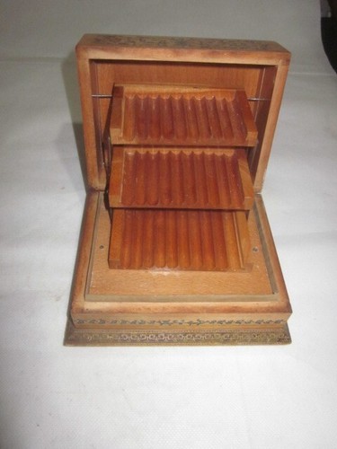 Wooden box with layer - wooden,