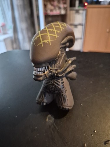 Alien predator loot crate - loot,