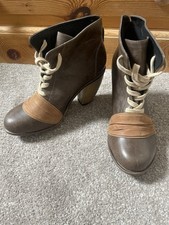 Feud women’s Boots size 6