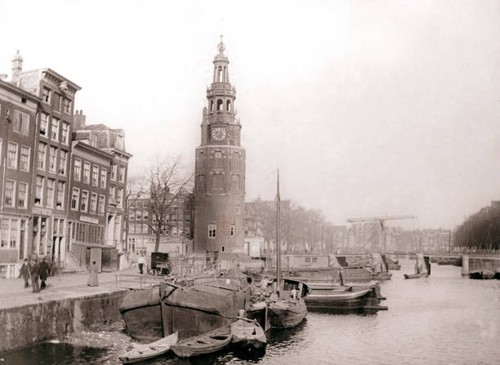 Barges canal front of - in,