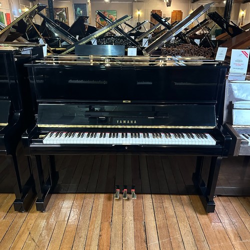 Yamaha upright piano black - u1,