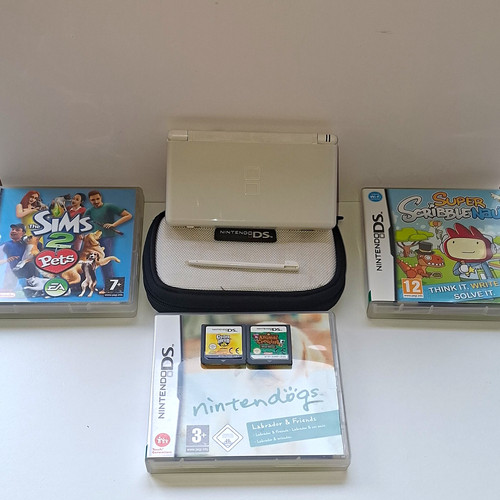 Nintendo lite white bundle - nintendo, ds