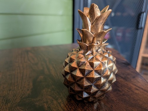 Gold ceramic pineapple - gold,