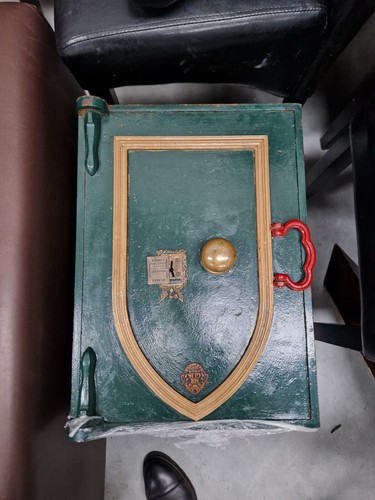 Vintage safe 100 years old - vintage,