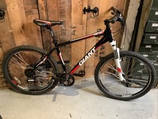 Giant Revel Medium Frame 26 Inch Wheels Mountain Bike