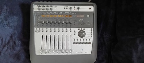 Digidesign 002 console mixer - console,