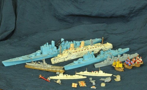 Vintage miniature lead ships - vintage,