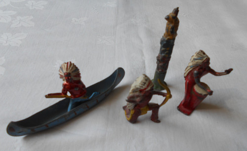 Vintage figures canoe - ,