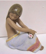 Lladro  ISLAND BEAUTY  2382 Gres figurine Mint. No Box.