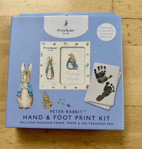 The world peter - rabbit, hand