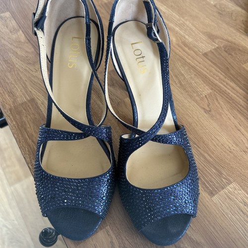 Lotus blue diamante cross - diamante,