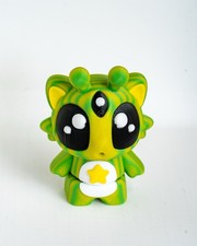 Cute Eyes Cat - Alien Figurine