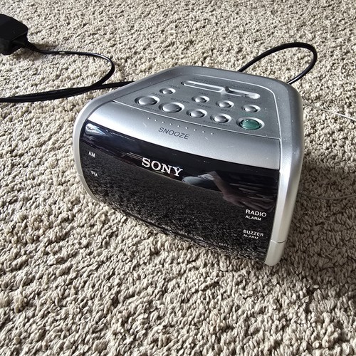 Sony alarm clock radio - clock,