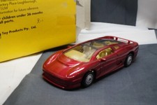 MAISTO - JAGUAR XJ220 RED -