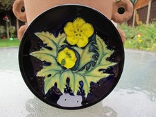 MOORCROFT  POTTERY.  BUTTERCUP  PATTERN COASTER / PIN TRAY . DES. SALLY TUFFIN