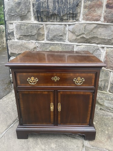 Quality mahogany bedside - mahogany, chest