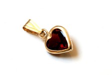 9ct Gold Garnet Heart Pendant