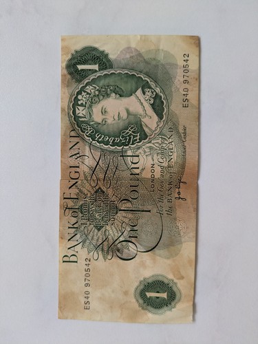 Old bank england one pound - of,
