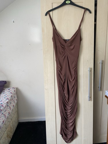Boohoo brown rutched maxi - brown,