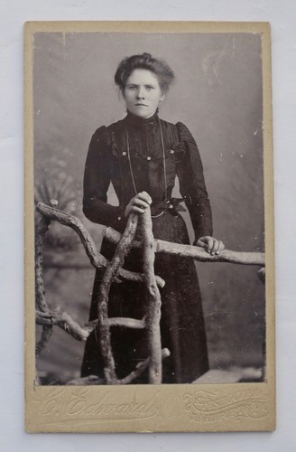 Cdv pretty lady behind - lady, a