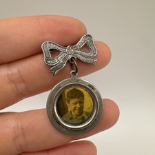 Vintage Sweetheart Brooch –